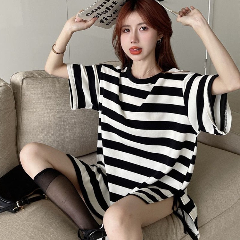 Gbolsos Striped T-shirts Women Slit M-4XL Streetwear Loose Summer Simple Short Sleeve All-match Students Ulzzang Fashion Casual Ins BF